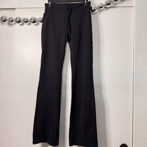 Alo Yoga Sway Bootcut Sweatpant Leggings Black - Picture 5 of 10